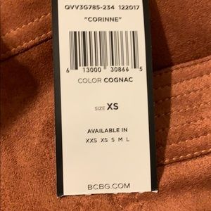 BCBGMaxAzria Skirts - BCBGMAXAZRIA Skirt BCBGMaxAzria Skirts - BCBGMAXAZRIA Skirt